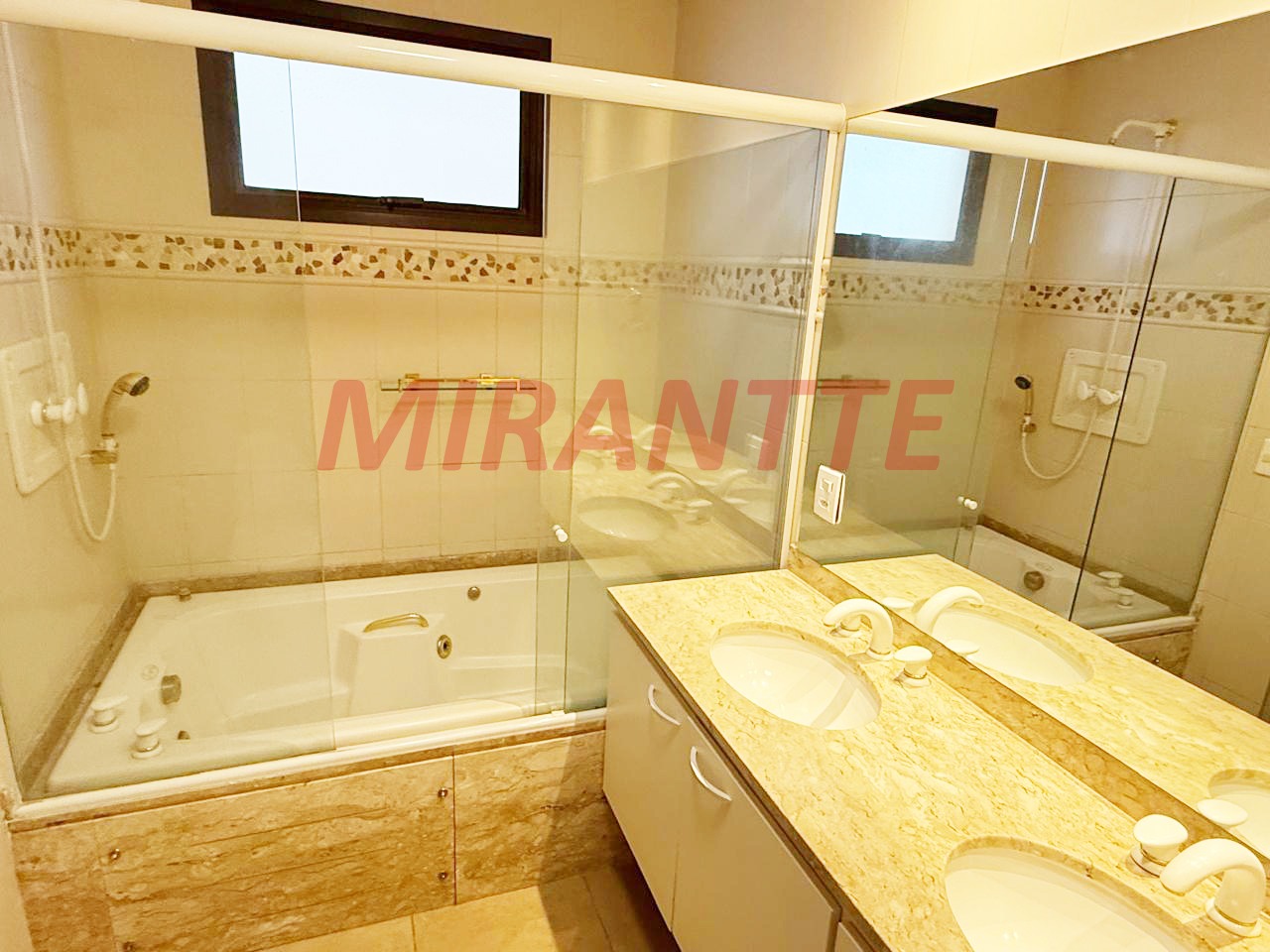 Apartamento de 220m² com 4 quartos em Santana