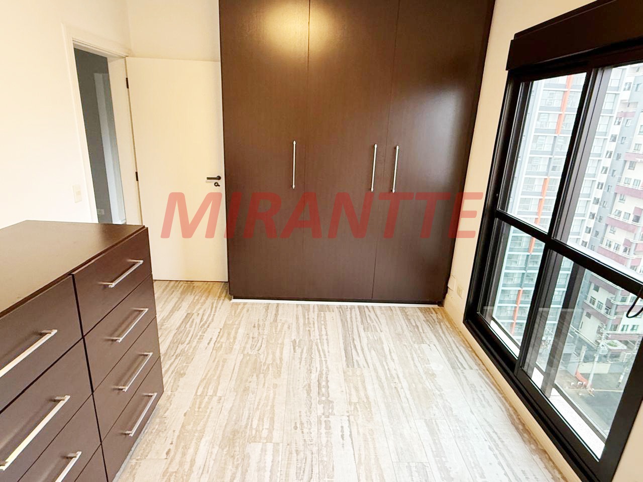 Apartamento de 220m² com 4 quartos em Santana
