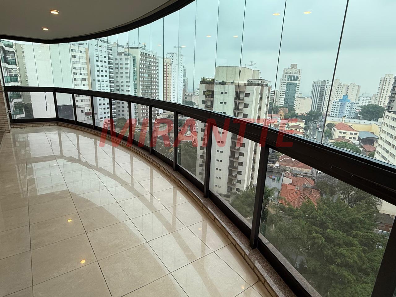 Apartamento de 220m² com 4 quartos em Santana