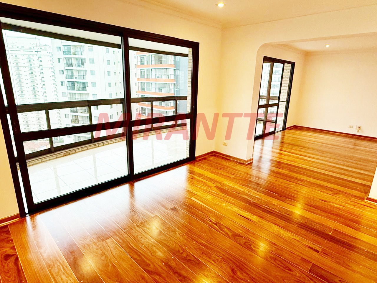 Apartamento de 220m² com 4 quartos em Santana