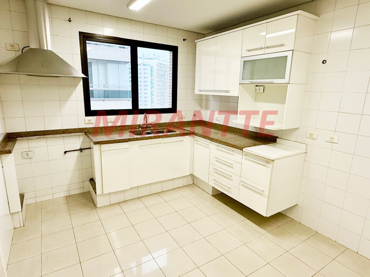Apartamento de 220m² com 4 quartos em Santana