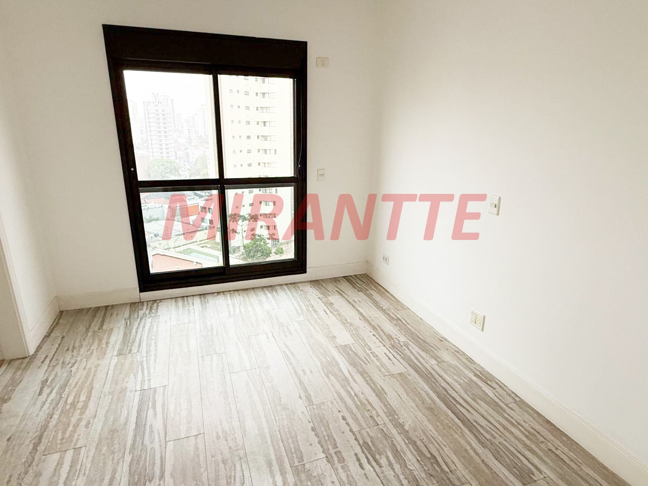 Apartamento de 220m² com 4 quartos em Santana