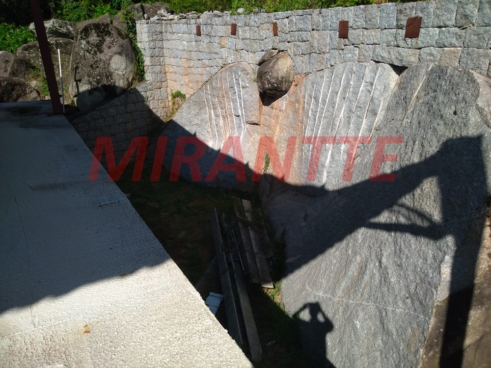 Terreno de 820m² com 4 quartos em Jardim Peri