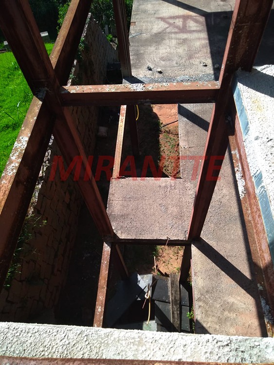 Terreno de 820m² com 4 quartos em Jardim Peri
