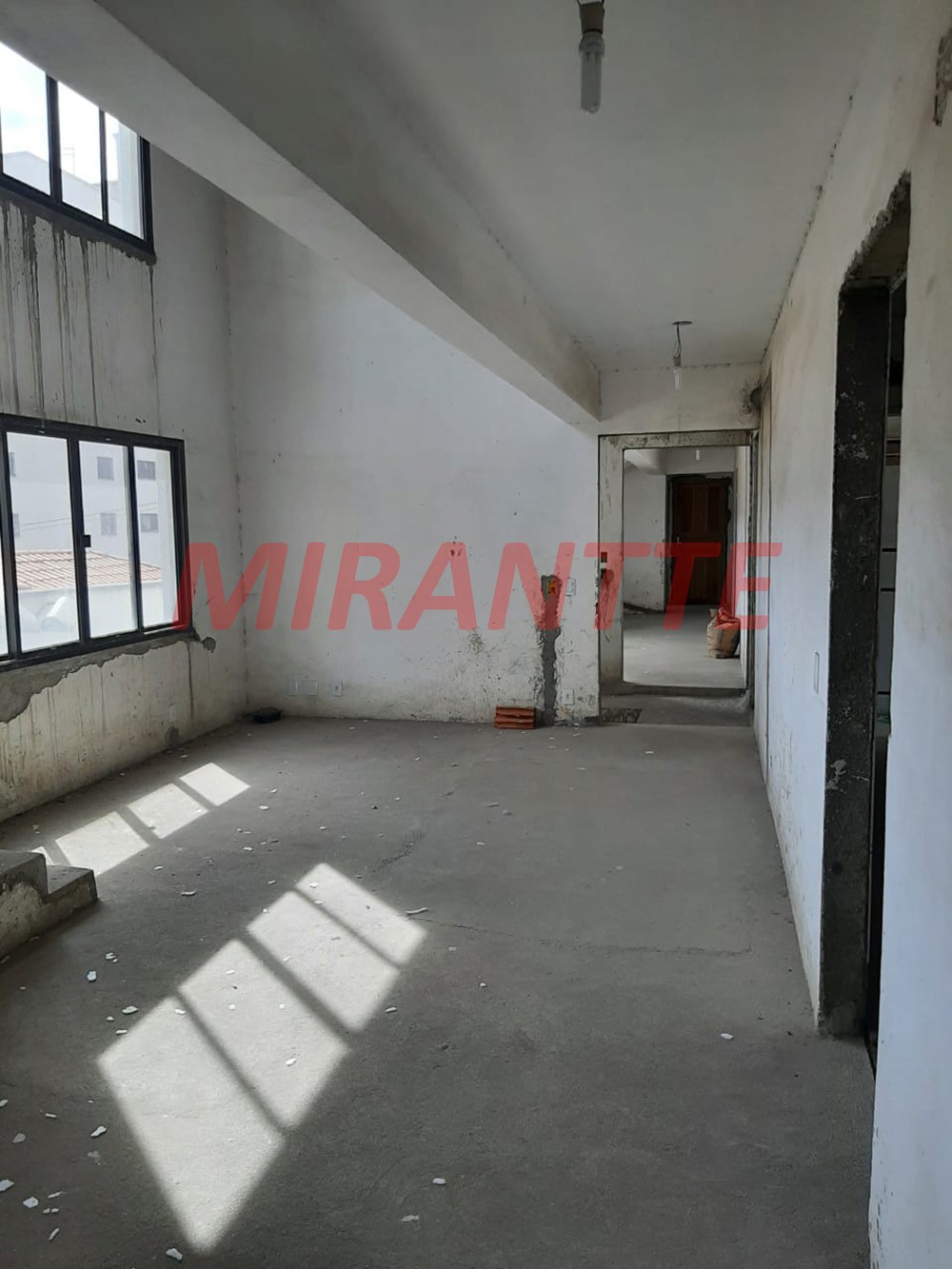 Sobrado de 190m² com 6 quartos em Vila Milton