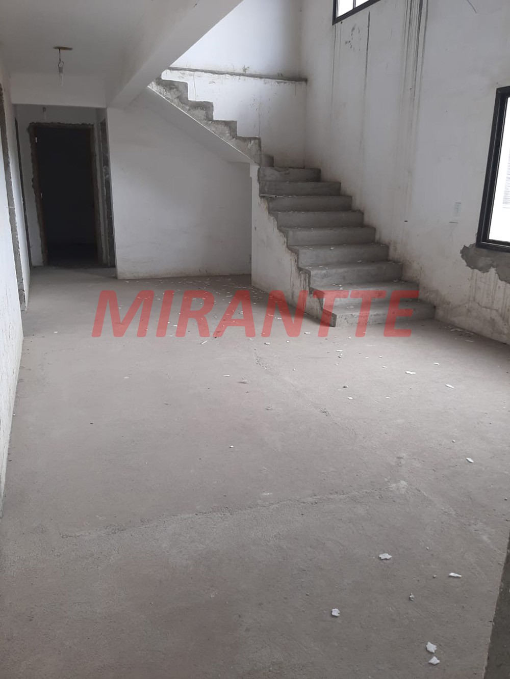 Sobrado de 190m² com 6 quartos em Vila Milton