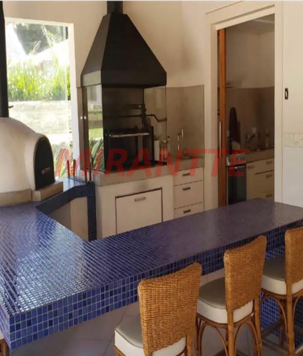Sobrado de 700m² com 5 quartos em Serra Da Cantareira