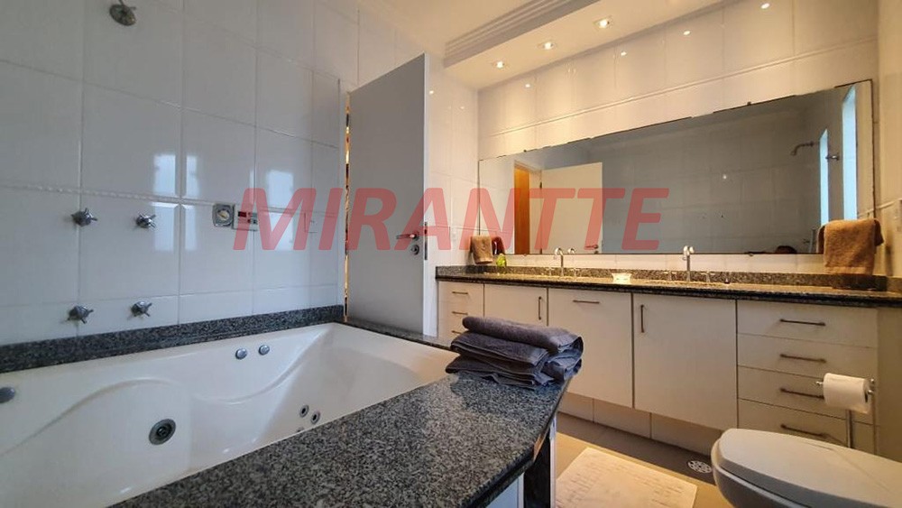 Sobrado de 319m² com 3 quartos em Serra Da Cantareira