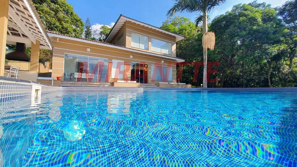 Sobrado de 319m² com 3 quartos em Serra Da Cantareira