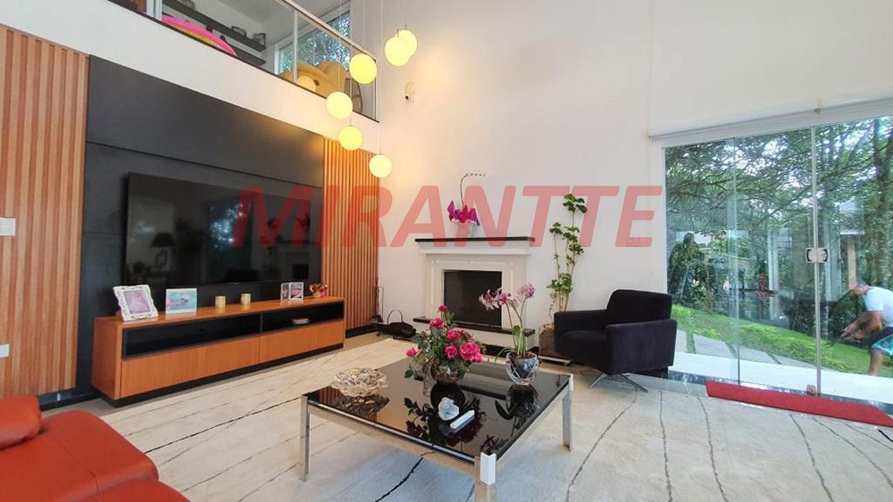 Sobrado de 319m² com 3 quartos em Serra Da Cantareira