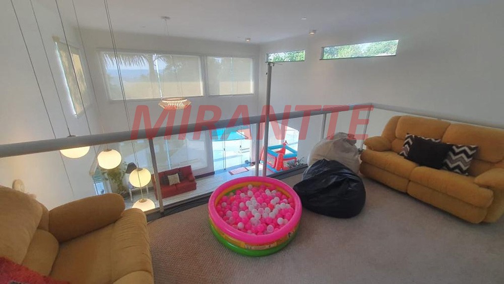 Sobrado de 319m² com 3 quartos em Serra Da Cantareira