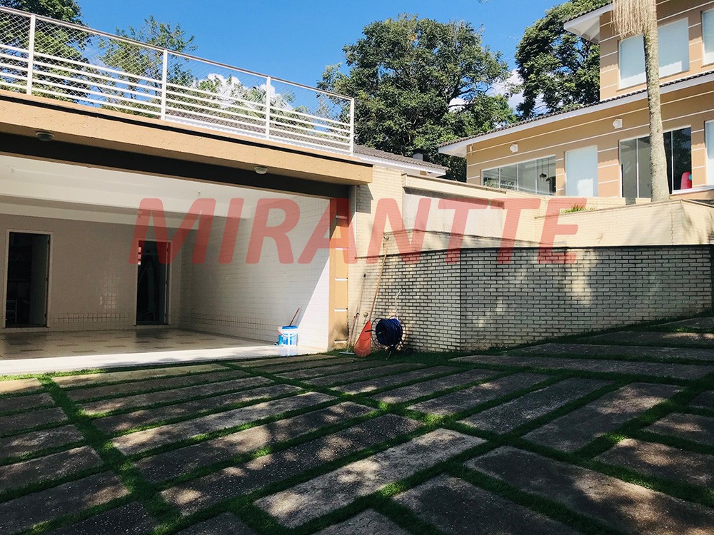 Sobrado de 319m² com 3 quartos em Serra Da Cantareira