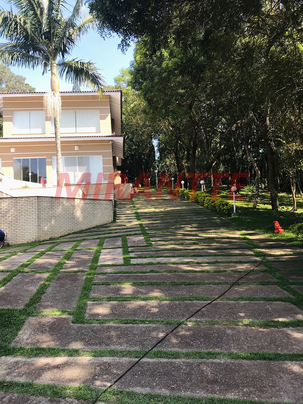 Sobrado de 319m² com 3 quartos em Serra Da Cantareira