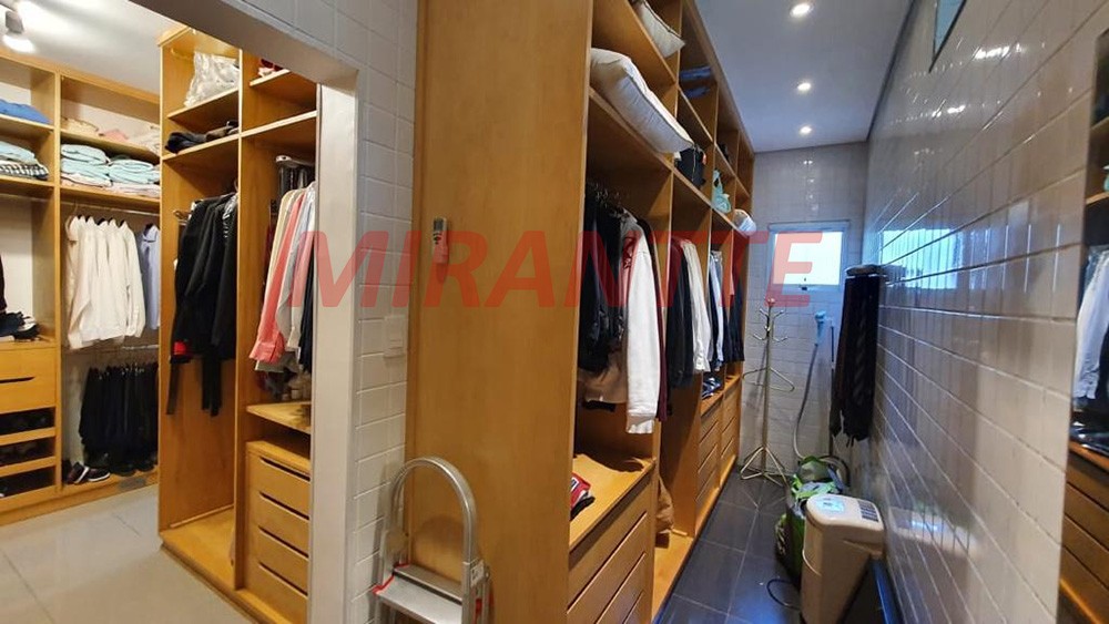 Sobrado de 319m² com 3 quartos em Serra Da Cantareira
