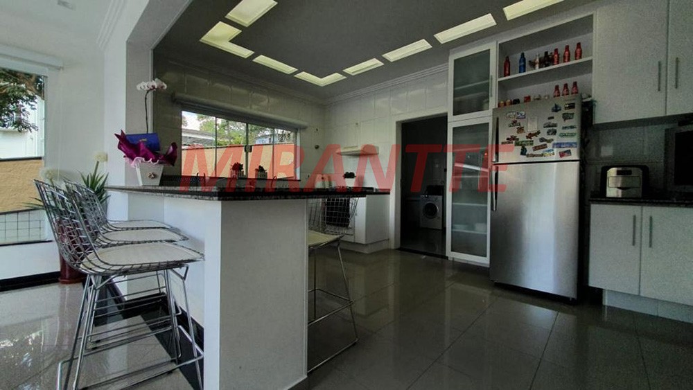 Sobrado de 319m² com 3 quartos em Serra Da Cantareira