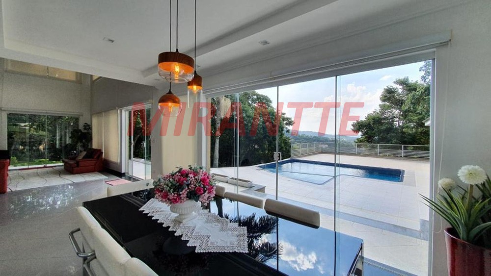 Sobrado de 319m² com 3 quartos em Serra Da Cantareira