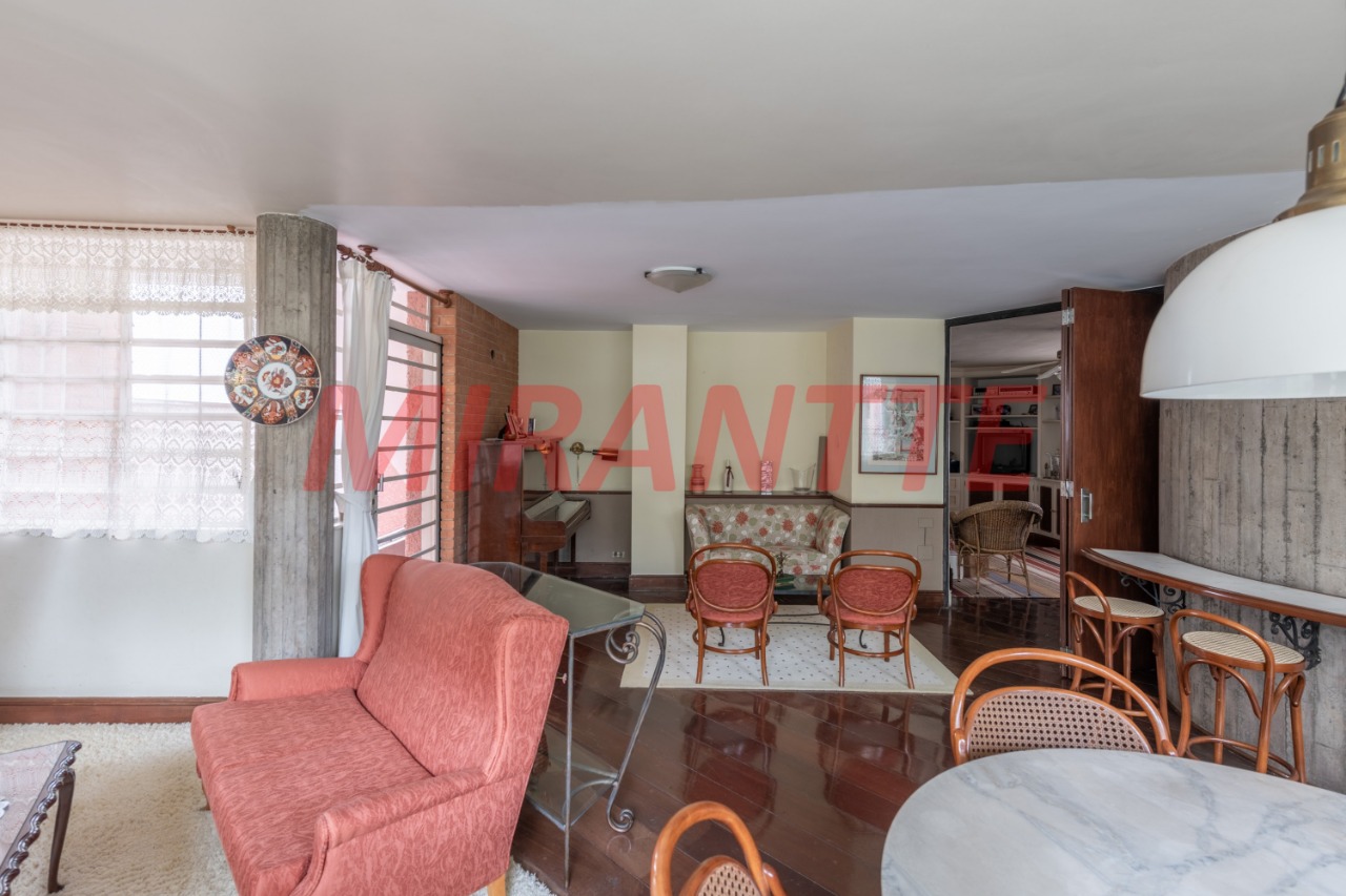 Sobrado de 367m² com 7 quartos em Santana