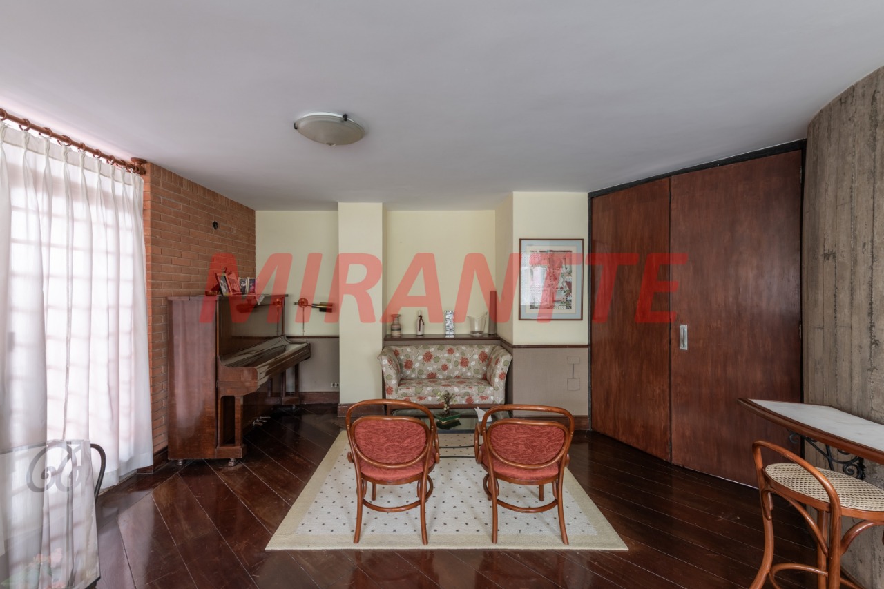 Sobrado de 367m² com 7 quartos em Santana