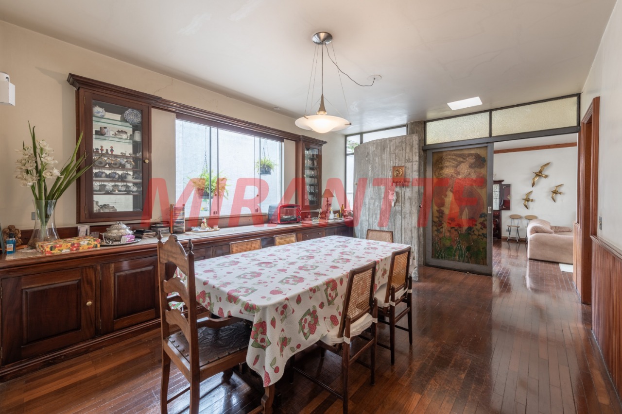 Sobrado de 367m² com 7 quartos em Santana