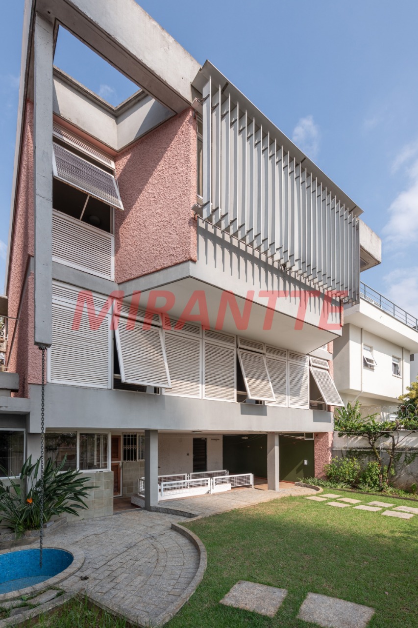 Sobrado de 367m² com 7 quartos em Santana