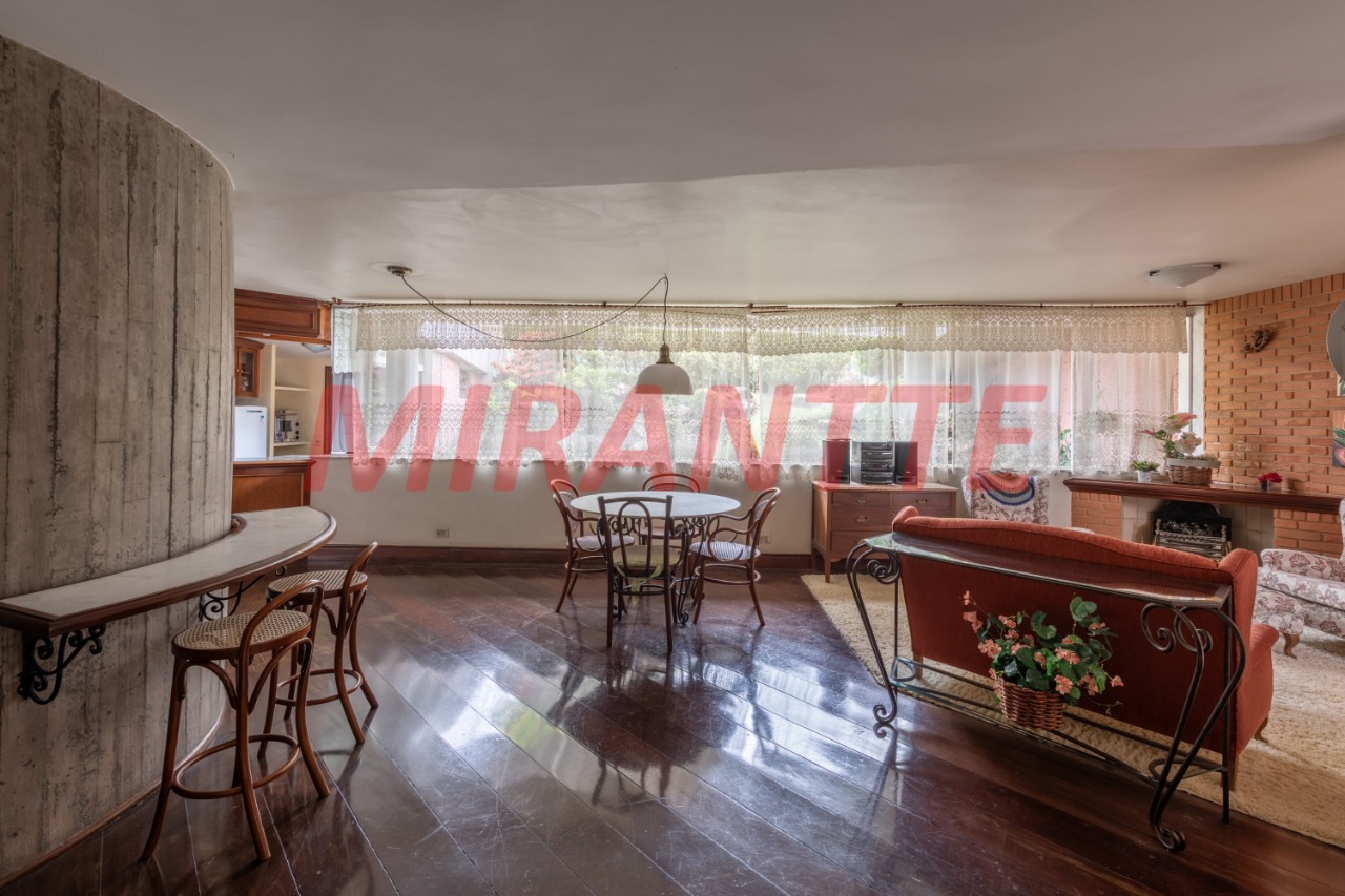 Sobrado de 367m² com 7 quartos em Santana