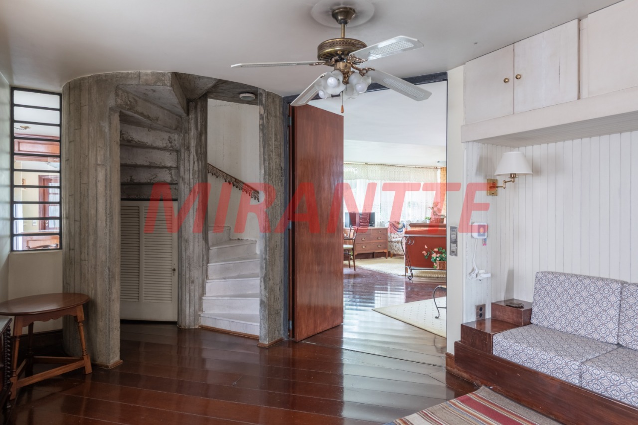 Sobrado de 367m² com 7 quartos em Santana