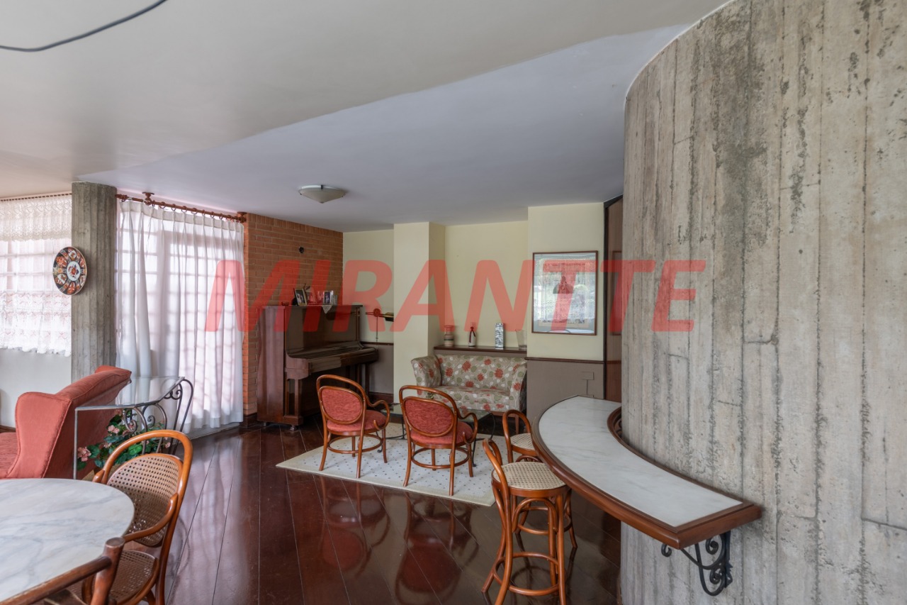 Sobrado de 367m² com 7 quartos em Santana