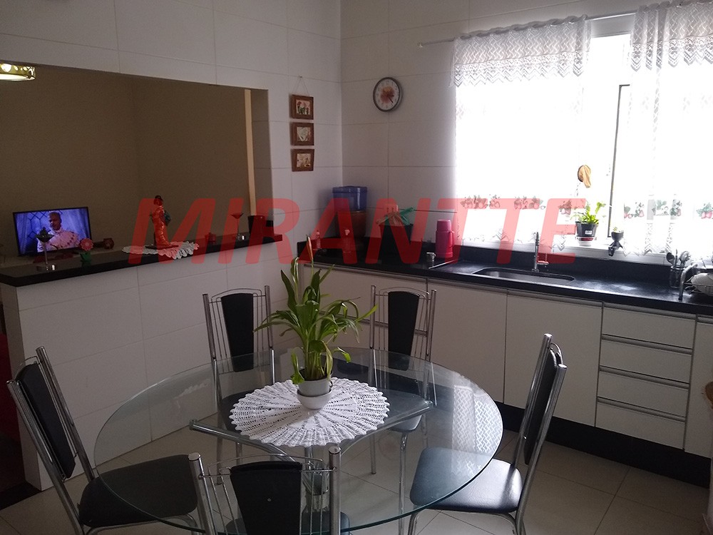 Sobrado de 223m² com 3 quartos em Santana