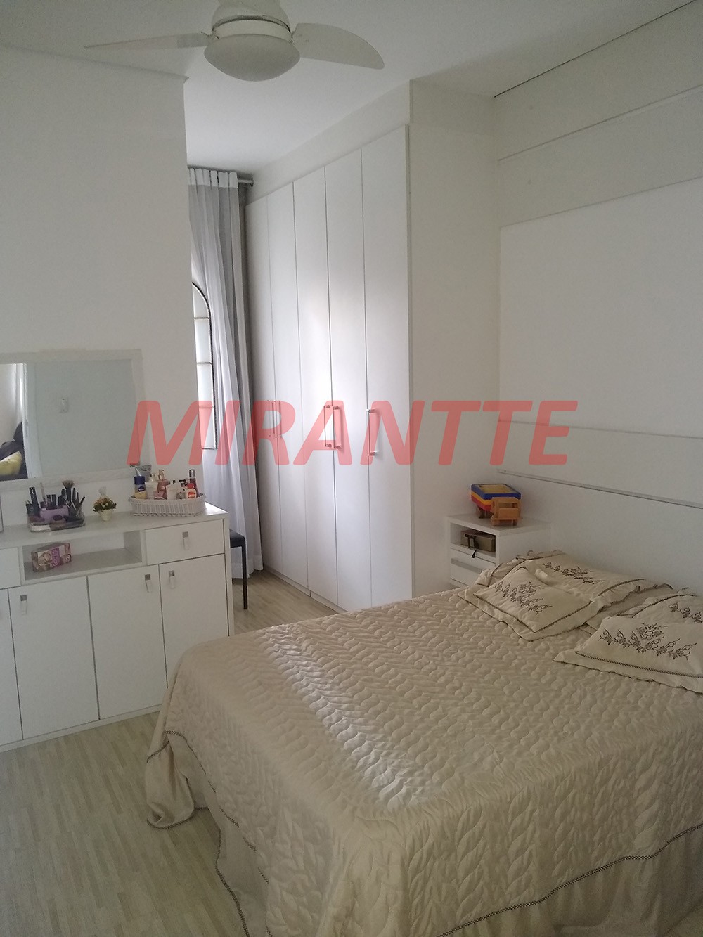 Sobrado de 223m² com 3 quartos em Santana