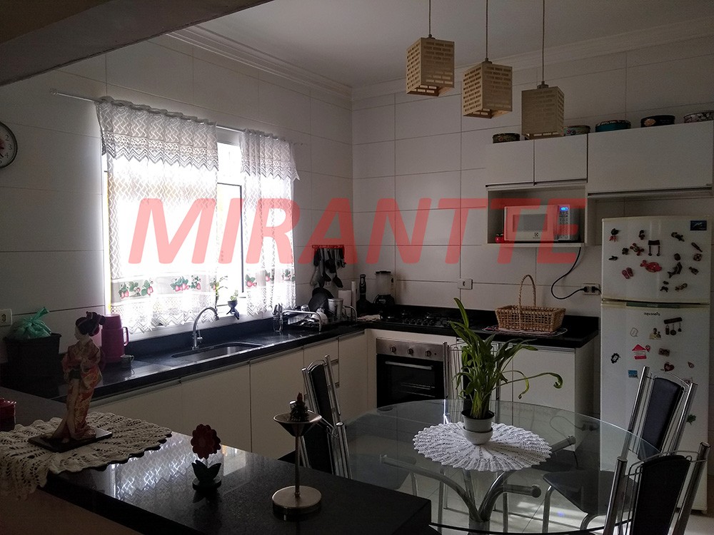Sobrado de 223m² com 3 quartos em Santana