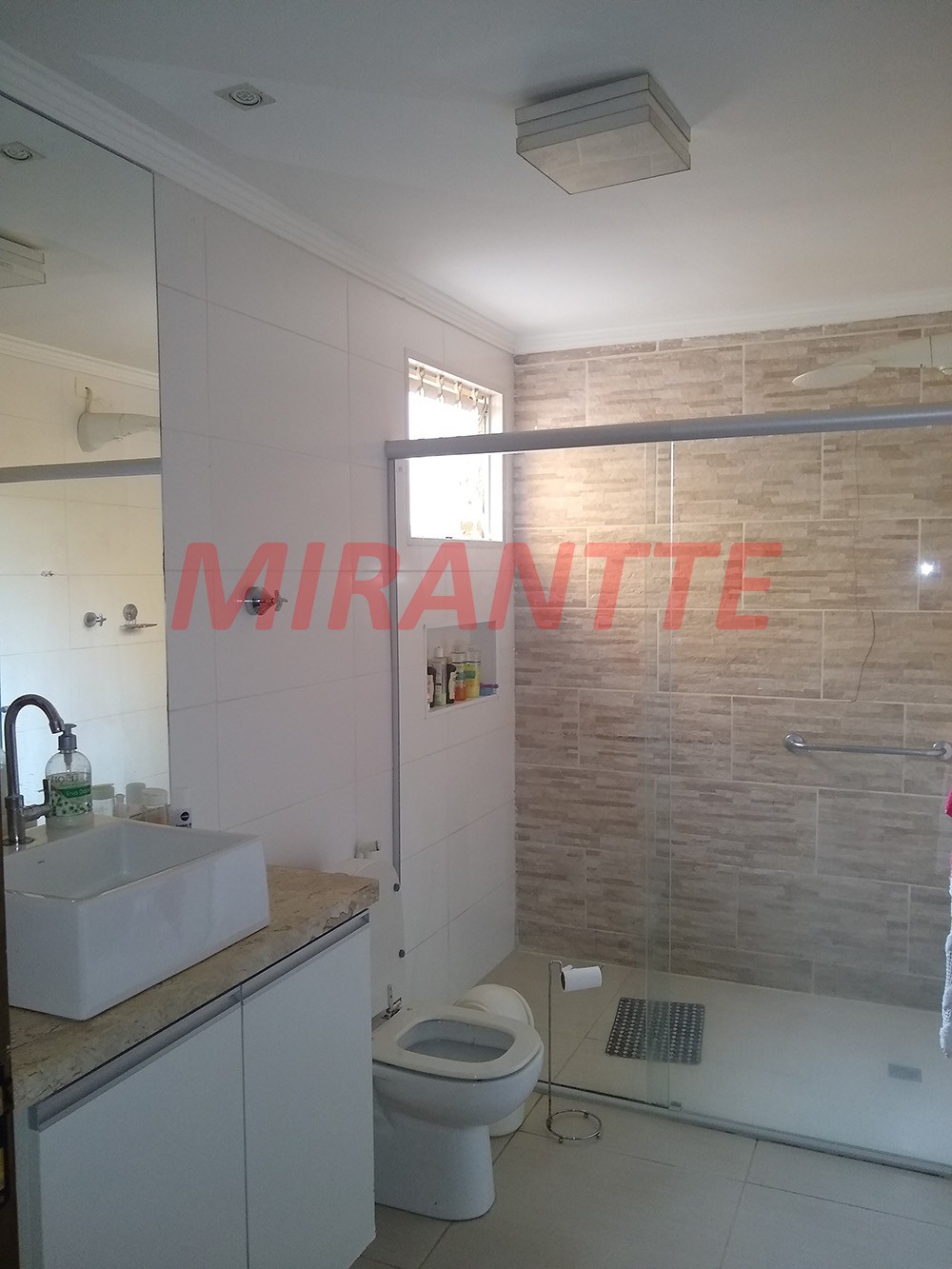 Sobrado de 223m² com 3 quartos em Santana