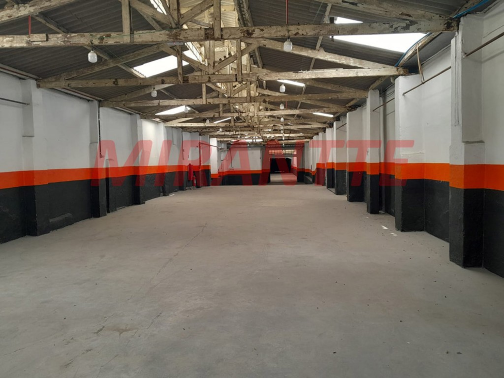Comercial de 1196m² em Luz