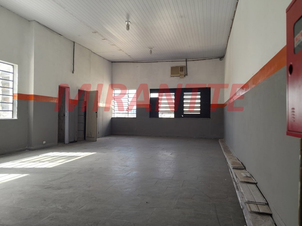 Comercial de 1196m² em Luz