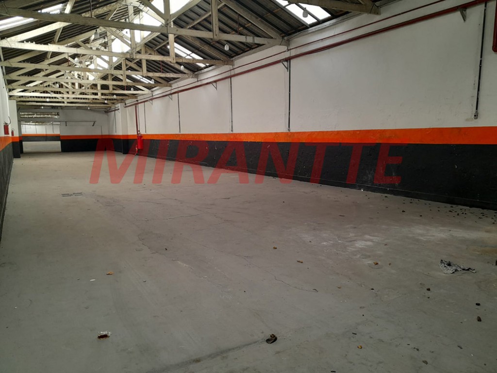 Comercial de 1196m² em Luz