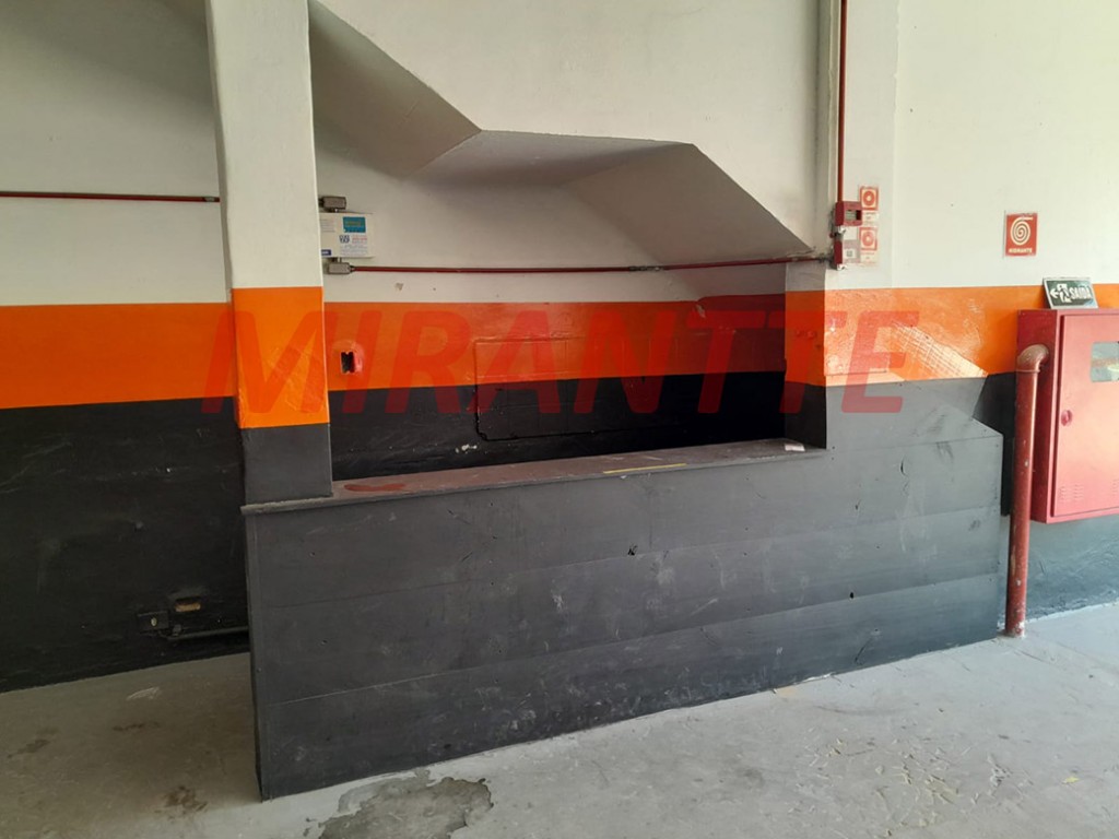 Comercial de 1196m² em Luz