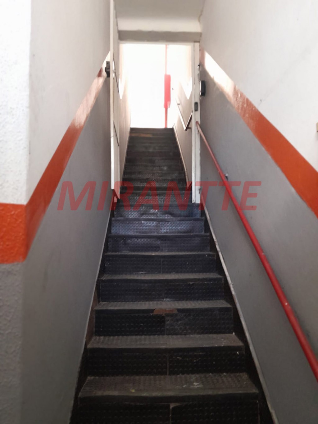 Comercial de 1196m² em Luz