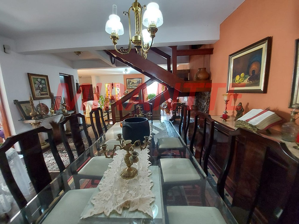 Sobrado de 326m² com 3 quartos em Horto Florestal