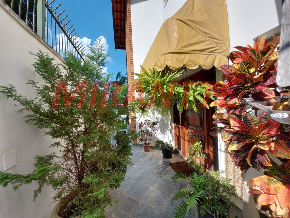 Sobrado de 326m² com 3 quartos em Horto Florestal