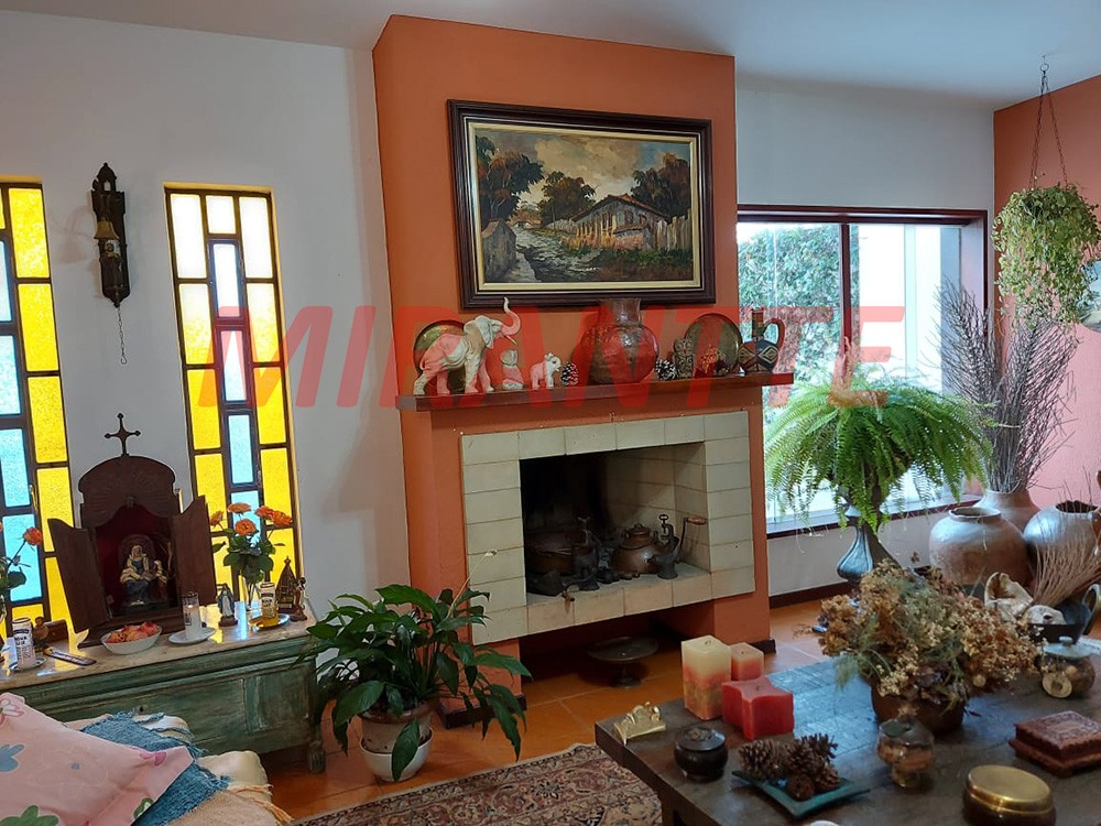 Sobrado de 326m² com 3 quartos em Horto Florestal