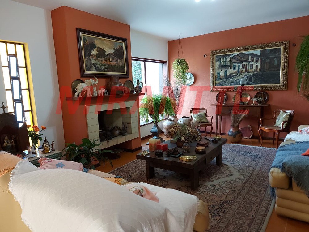 Sobrado de 326m² com 3 quartos em Horto Florestal