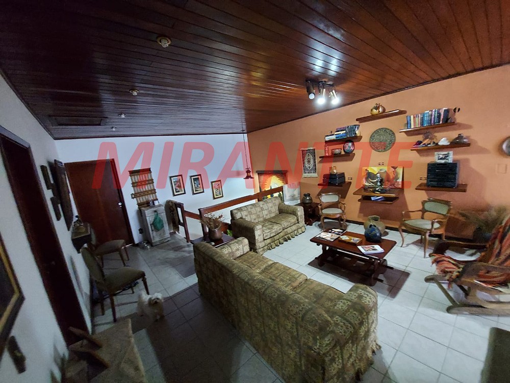 Sobrado de 326m² com 3 quartos em Horto Florestal