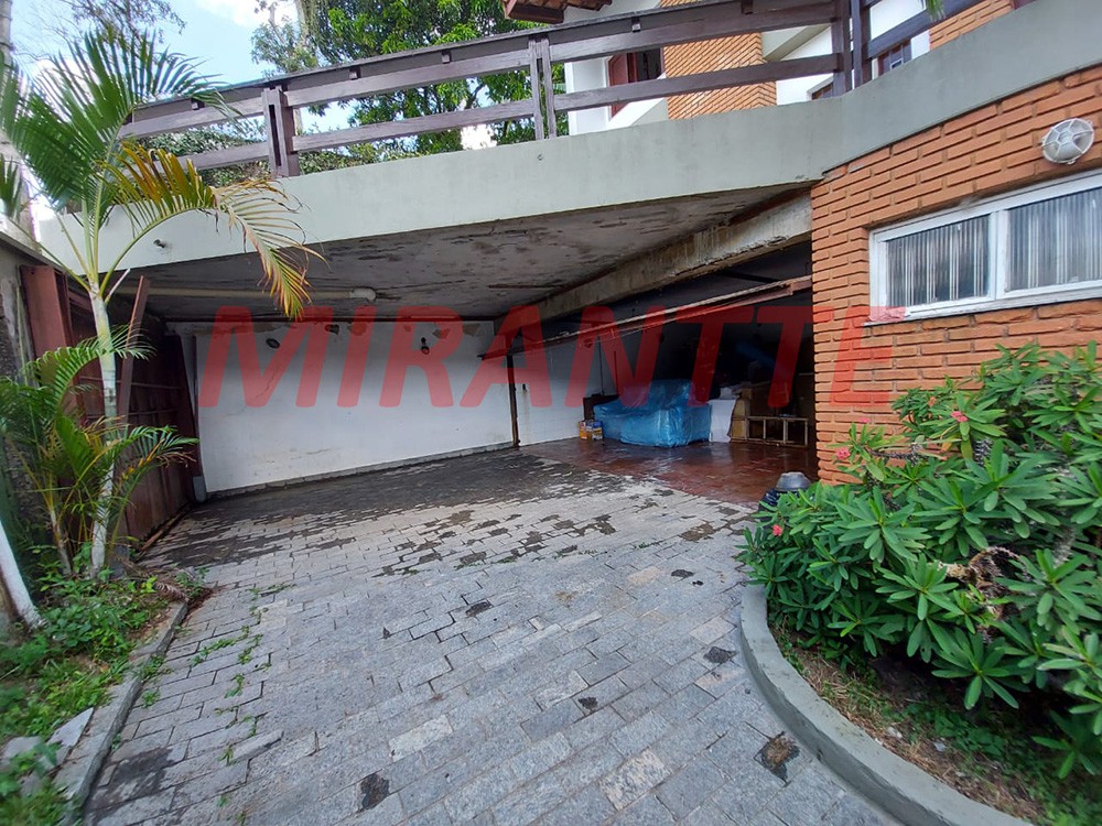 Sobrado de 326m² com 3 quartos em Horto Florestal