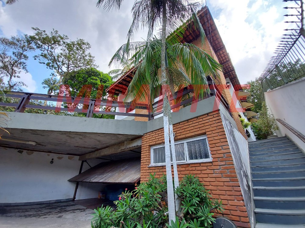 Sobrado de 326m² com 3 quartos em Horto Florestal