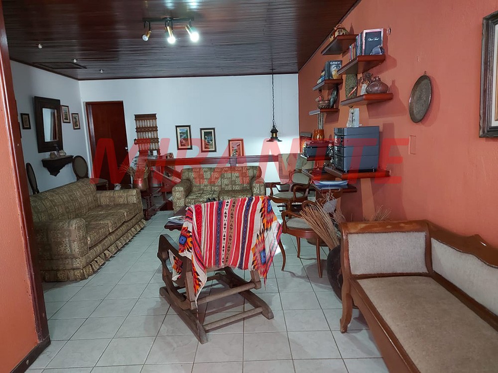 Sobrado de 326m² com 3 quartos em Horto Florestal