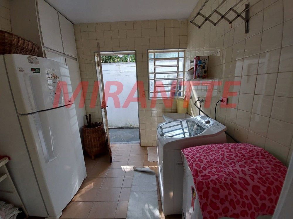 Sobrado de 326m² com 3 quartos em Horto Florestal