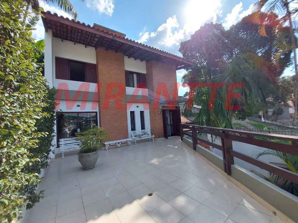 Sobrado de 326m² com 3 quartos em Horto Florestal