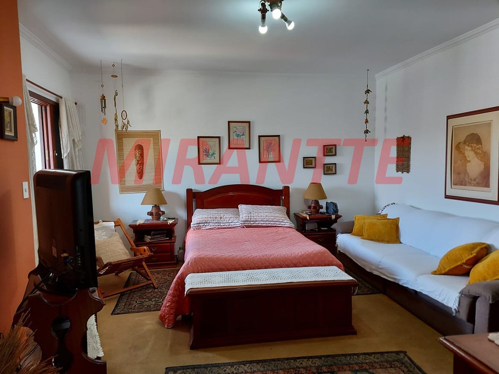 Sobrado de 326m² com 3 quartos em Horto Florestal