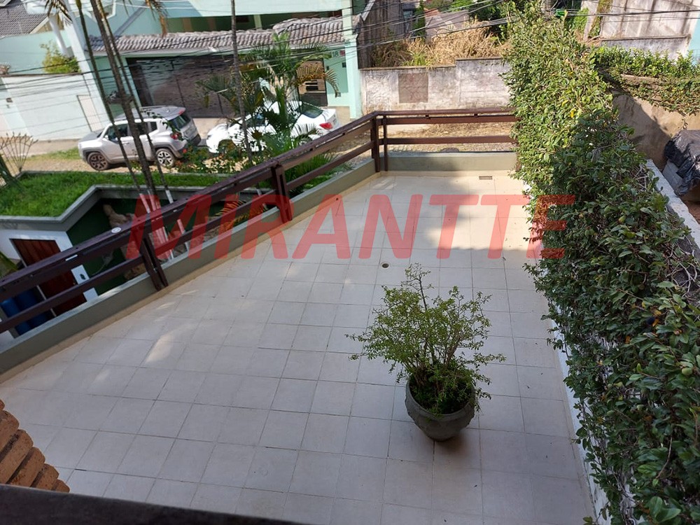 Sobrado de 326m² com 3 quartos em Horto Florestal