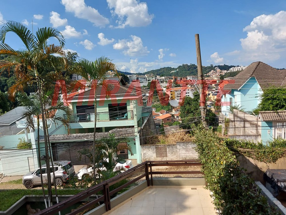 Sobrado de 326m² com 3 quartos em Horto Florestal