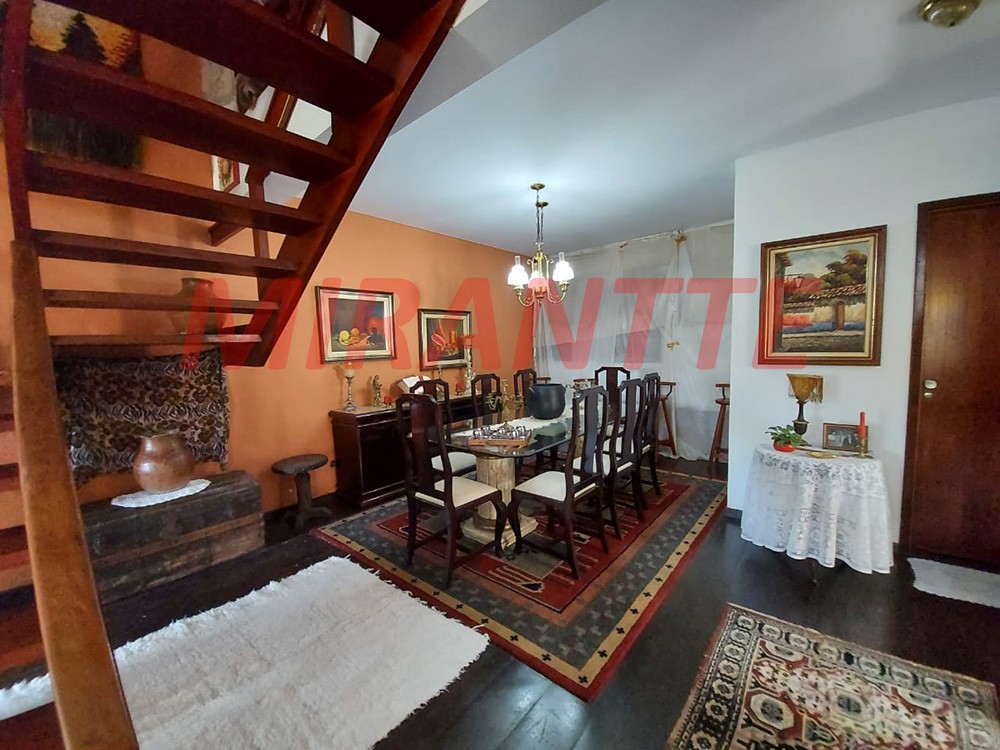 Sobrado de 326m² com 3 quartos em Horto Florestal